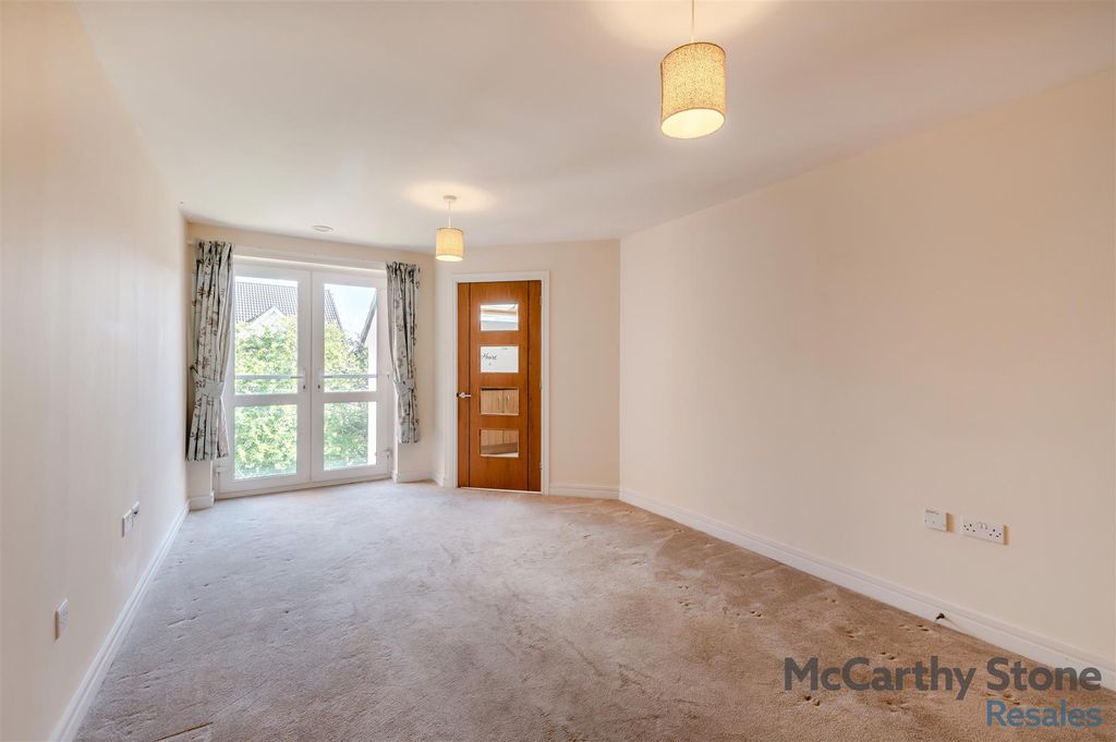 Property photo 2 of 18 8663125-Interior20.Jpg