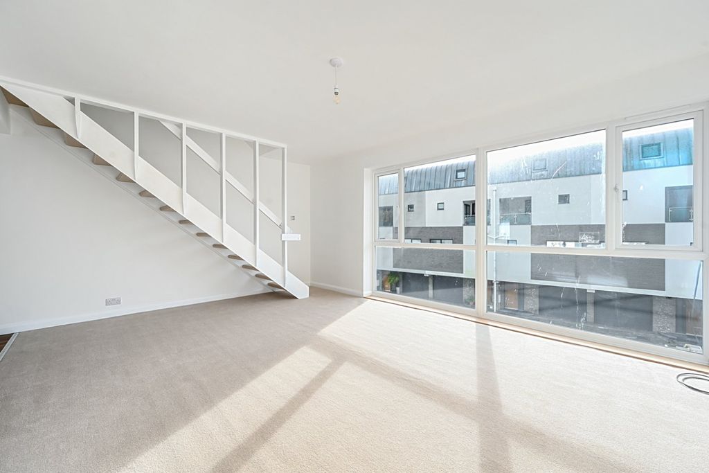 Property photo 3 of 20 Living Room