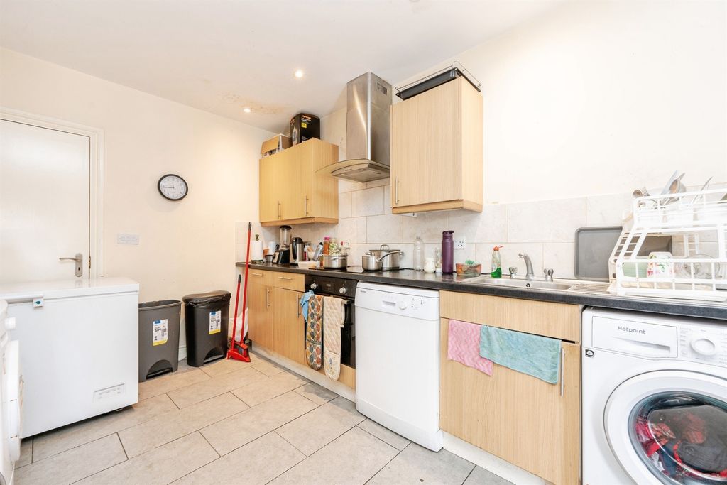 Property photo 3 of 21