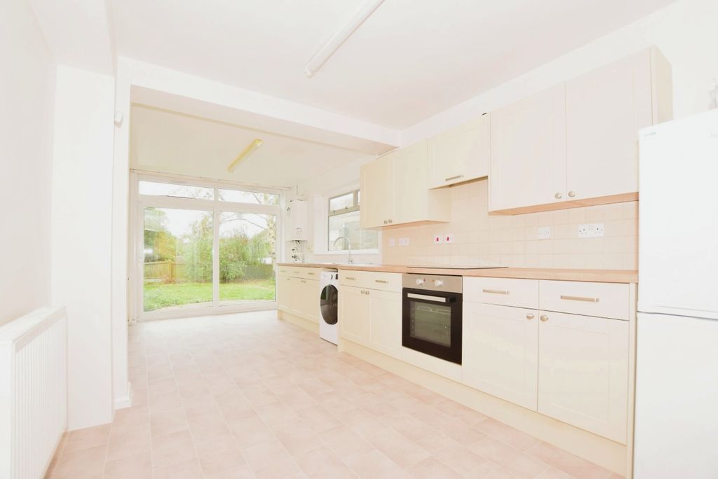 Property photo 2 of 9 Kitchen