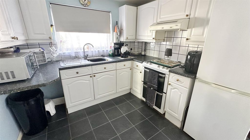 Property photo 3 of 15 Kitchen