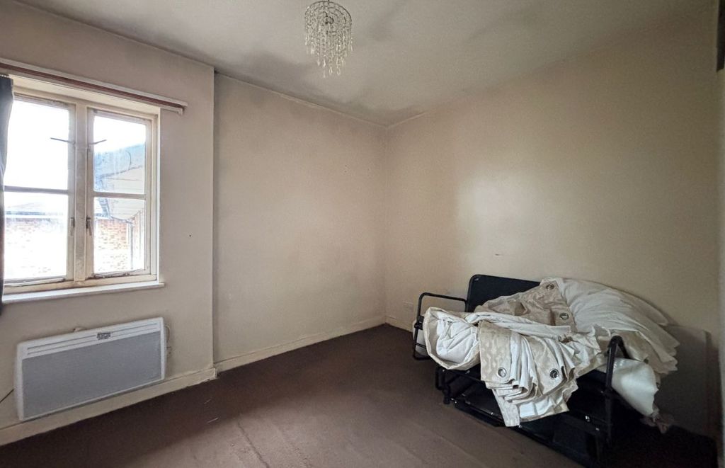 Property photo 2 of 6