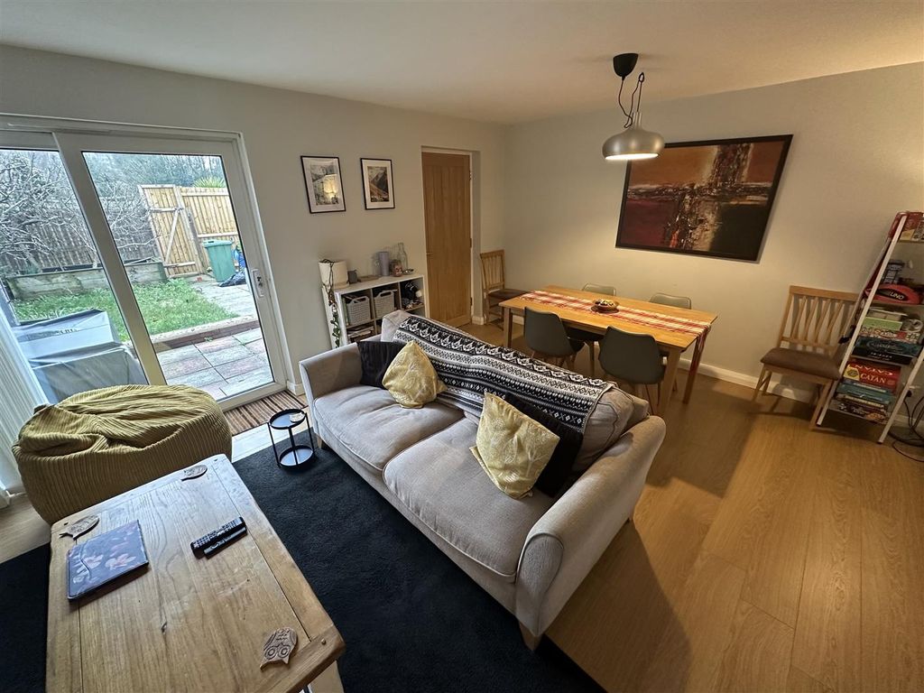 Property photo 2 of 10 Lounge