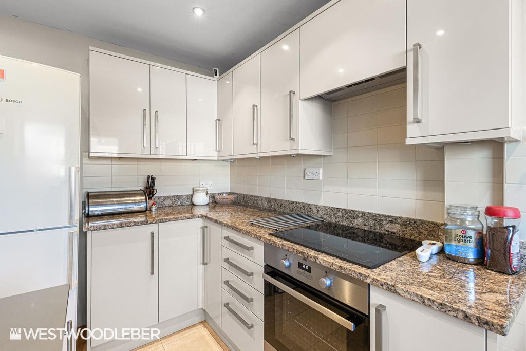 Property photo 2 of 24 Heathgate_2.Jpg