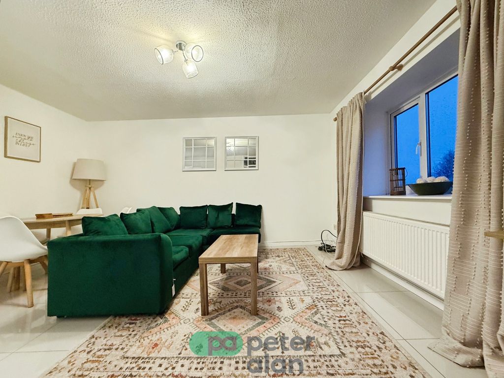 Property photo 2 of 10 Front