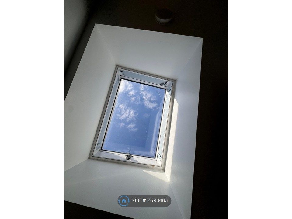 Property photo 3 of 14 Hallway Sunroof