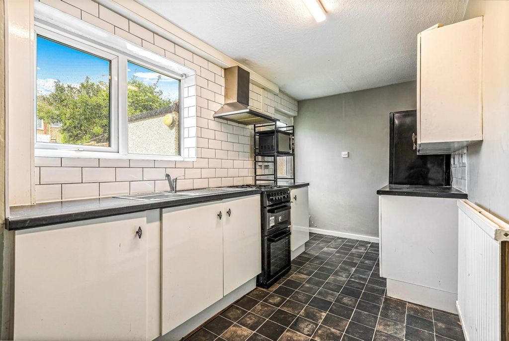 Property photo 3 of 14 Kitchen