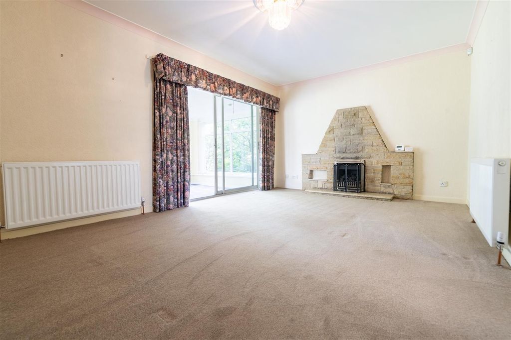 Property photo 2 of 12 Living Room
