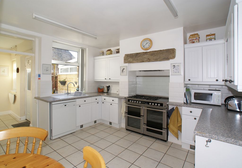 Property photo 3 of 10 30 Park Kitch