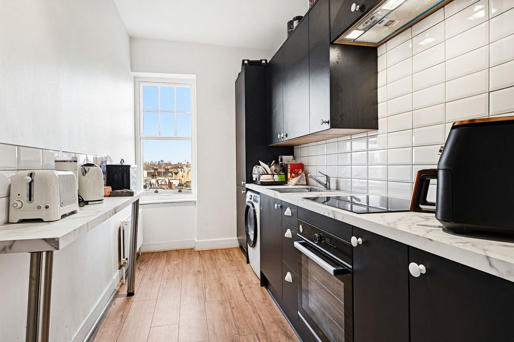 Property photo 2 of 9 Kitchen