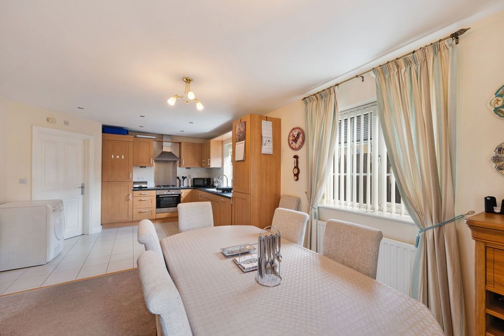 Property photo 3 of 43