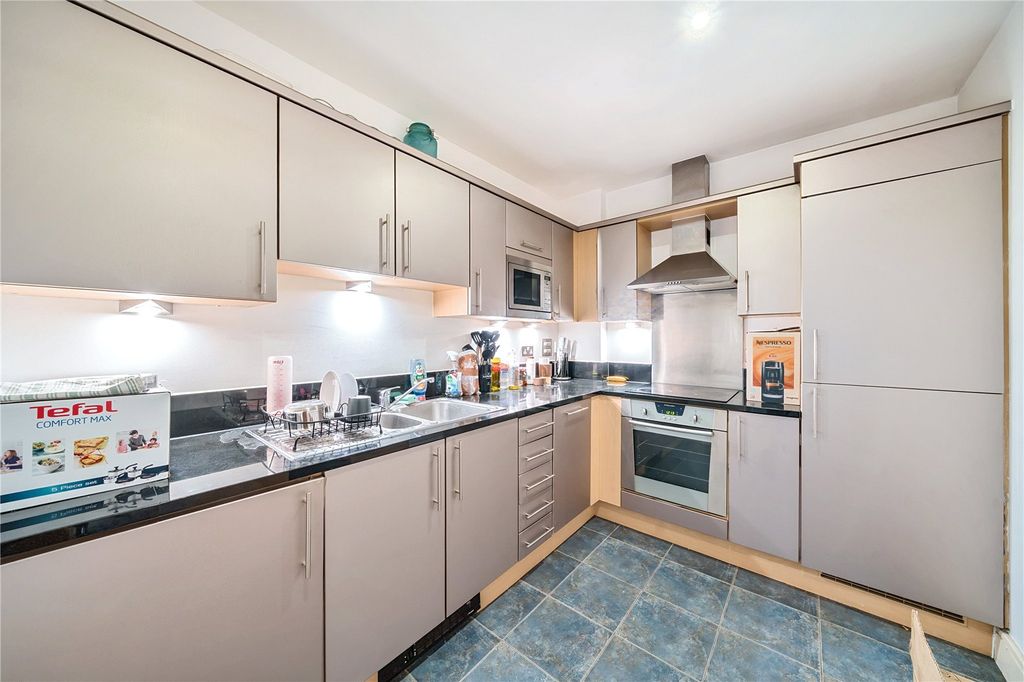 Property photo 3 of 12 Kitchen