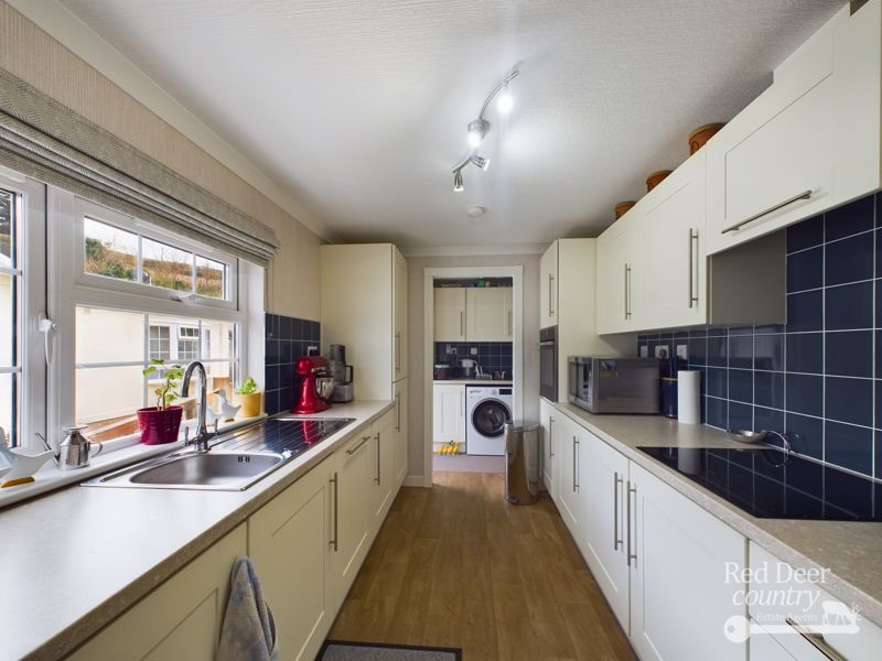 Property photo 2 of 19 Kitchen