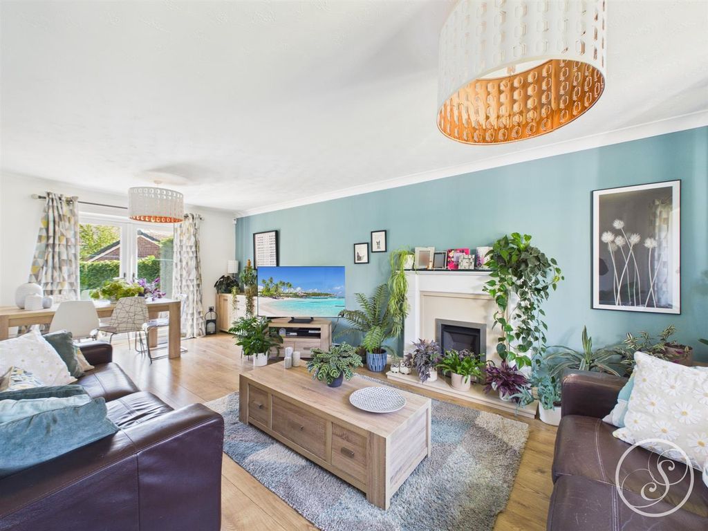 Property photo 3 of 34 Lounge/Diner