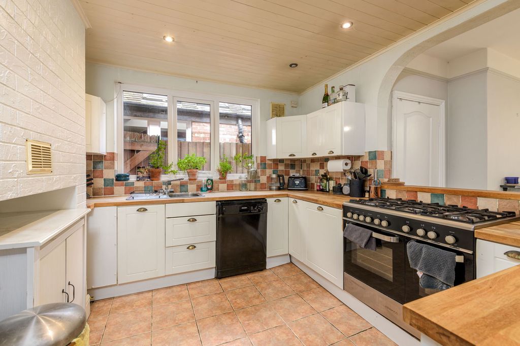 Property photo 2 of 23