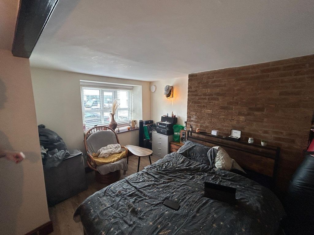 Additional image 14 of 21 bed flat for saleBroad Green, Wellingborough, Northamptonshire NN8