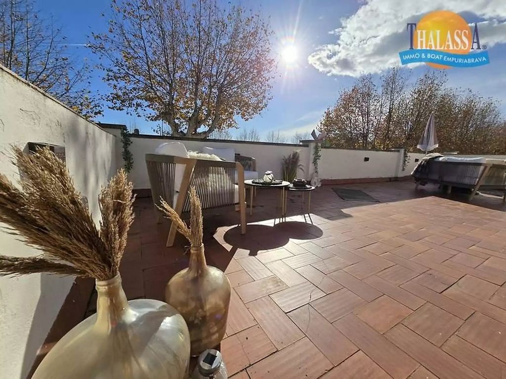 Property photo 2 of 25