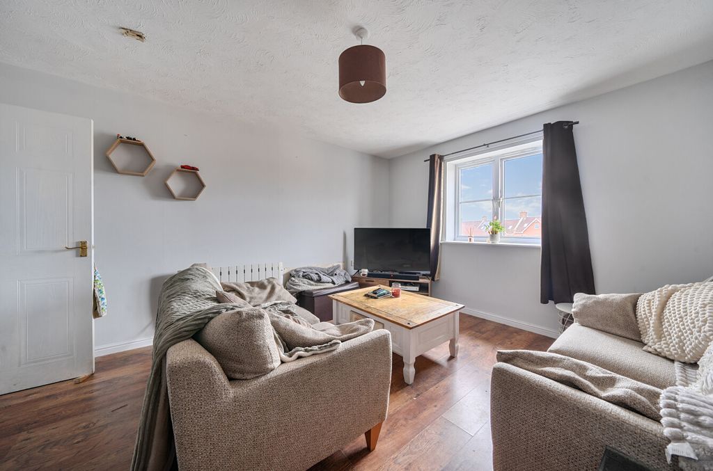 Property photo 2 of 9 1375914-11-690cc3...