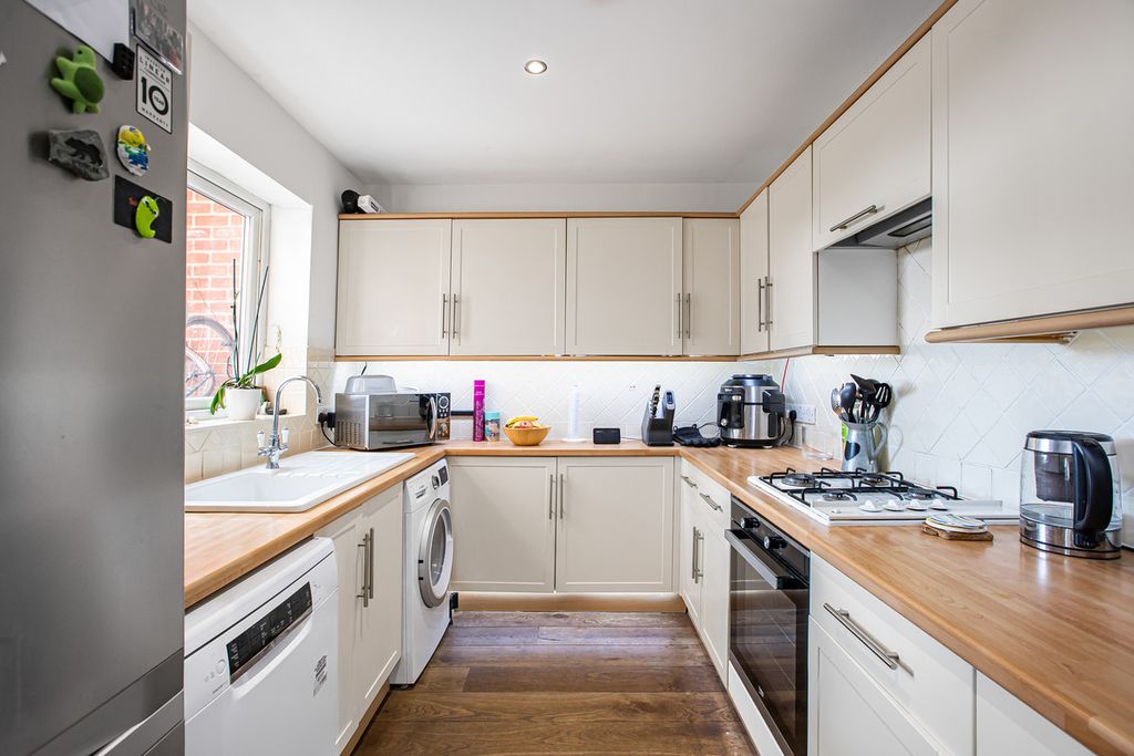 Property photo 3 of 20