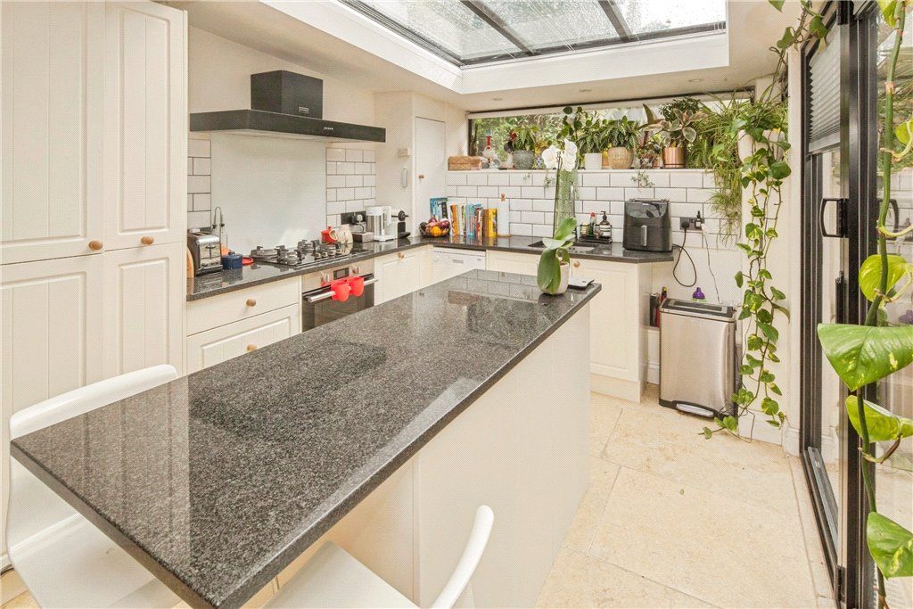 Property photo 3 of 17 Kitchen
