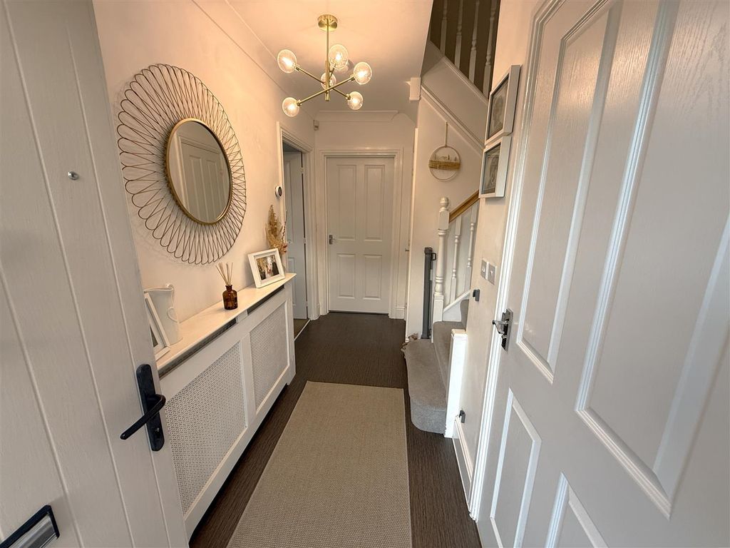 Property photo 3 of 21 Entrance Hall.Jpg