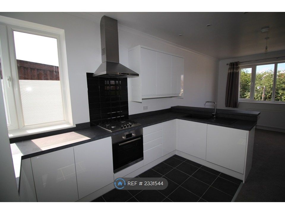 Property photo 3 of 10 Kitchen