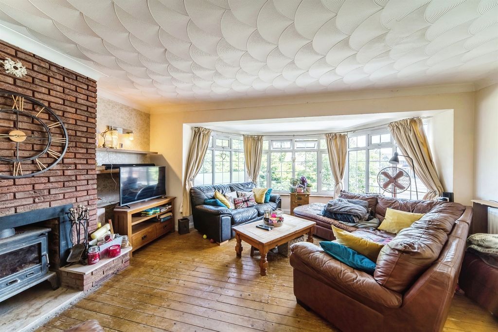 Property photo 2 of 18
