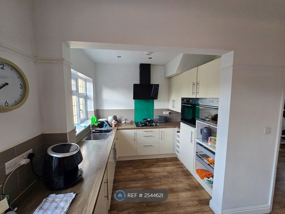 Property photo 3 of 7 Kitchen
