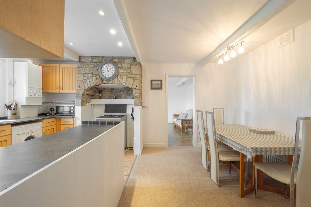 Property photo 2 of 25 Dining Kitchen
