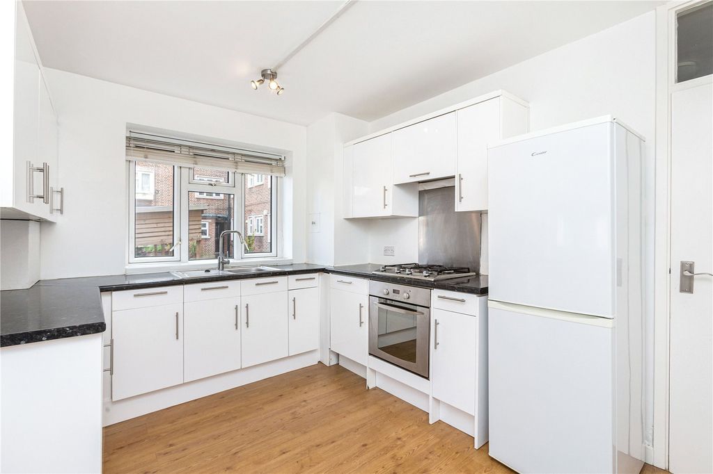 Property photo 2 of 10 Kitchen