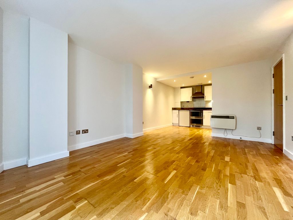 Property photo 2 of 6 Picture No. 12