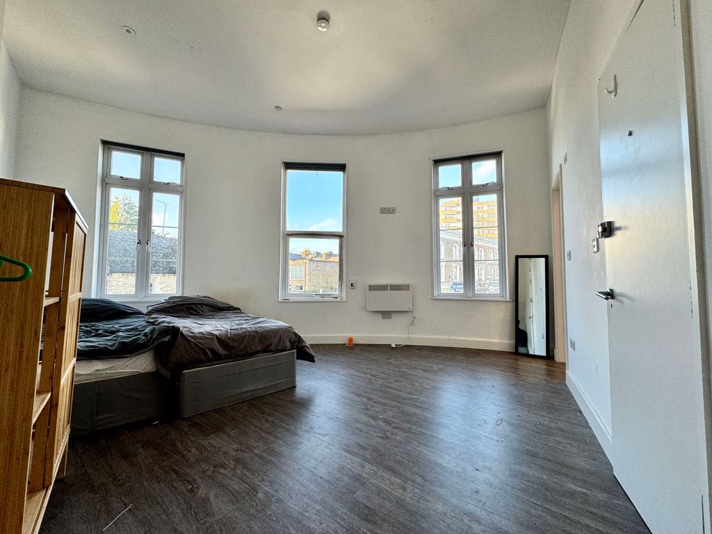 Property photo 1 of 6 Apartment For Rent