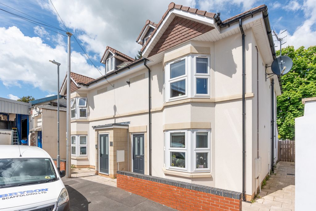 Property photo 1 of 10 Photo 1