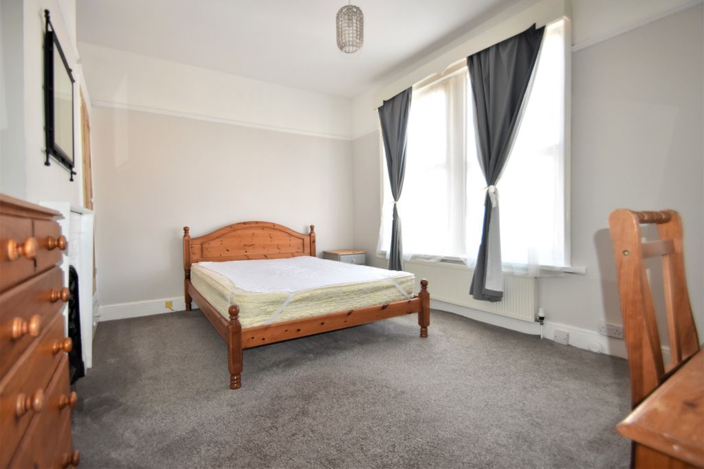 Property photo 3 of 9 Photo 03