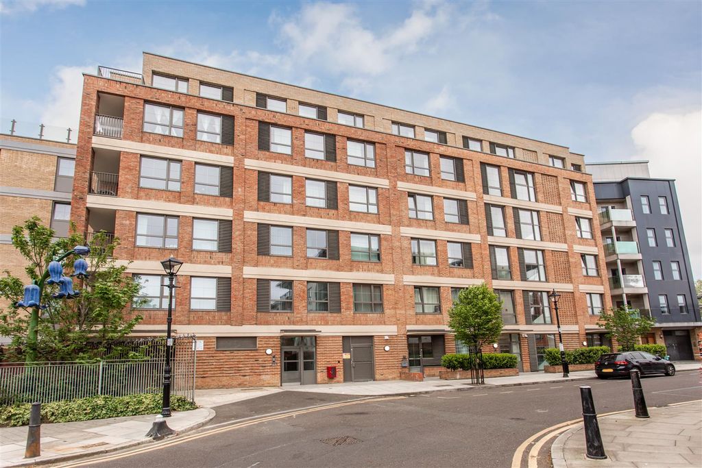 Property photo 1 of 19 Building
