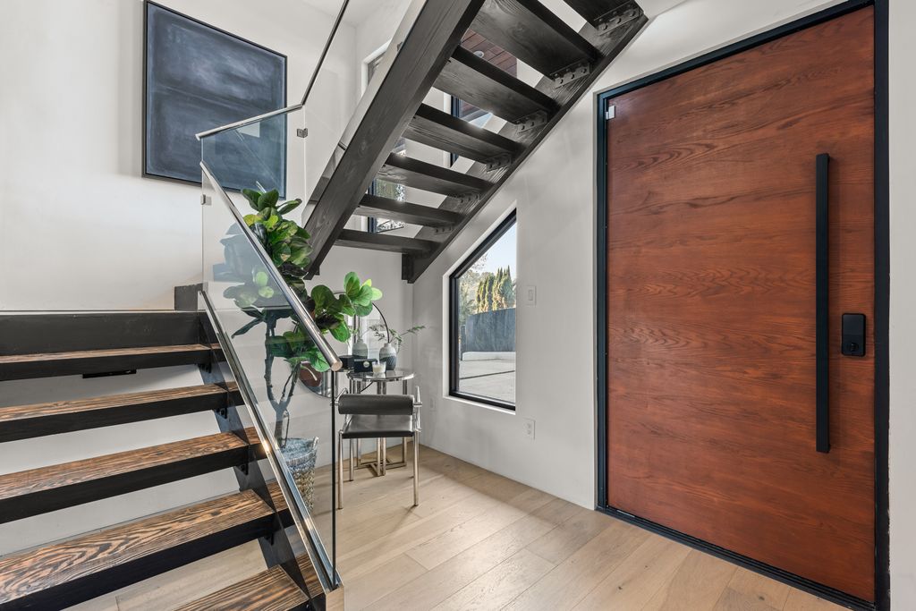 Property photo 2 of 25