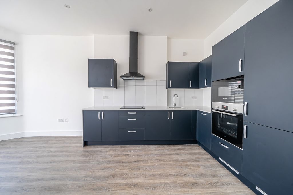 Property photo 1 of 8 1484618-8-6A3E8d5...