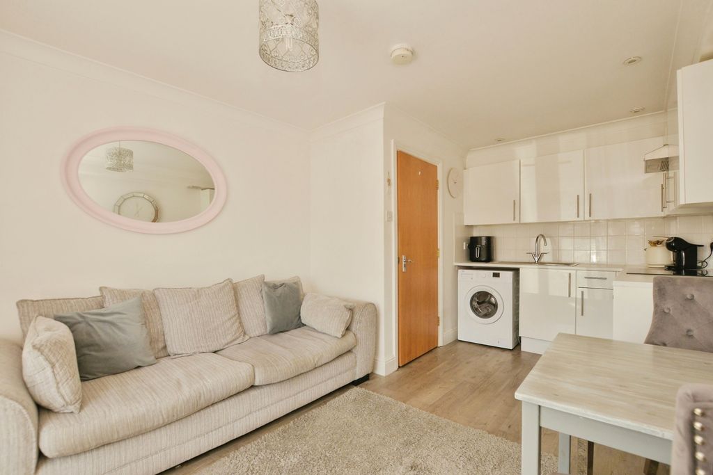 Property photo 3 of 11 Pbox-Img.Jpg