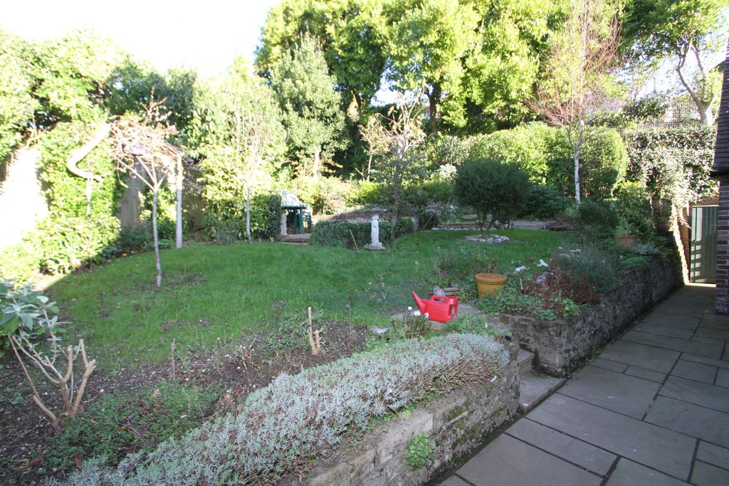 Property photo 2 of 25