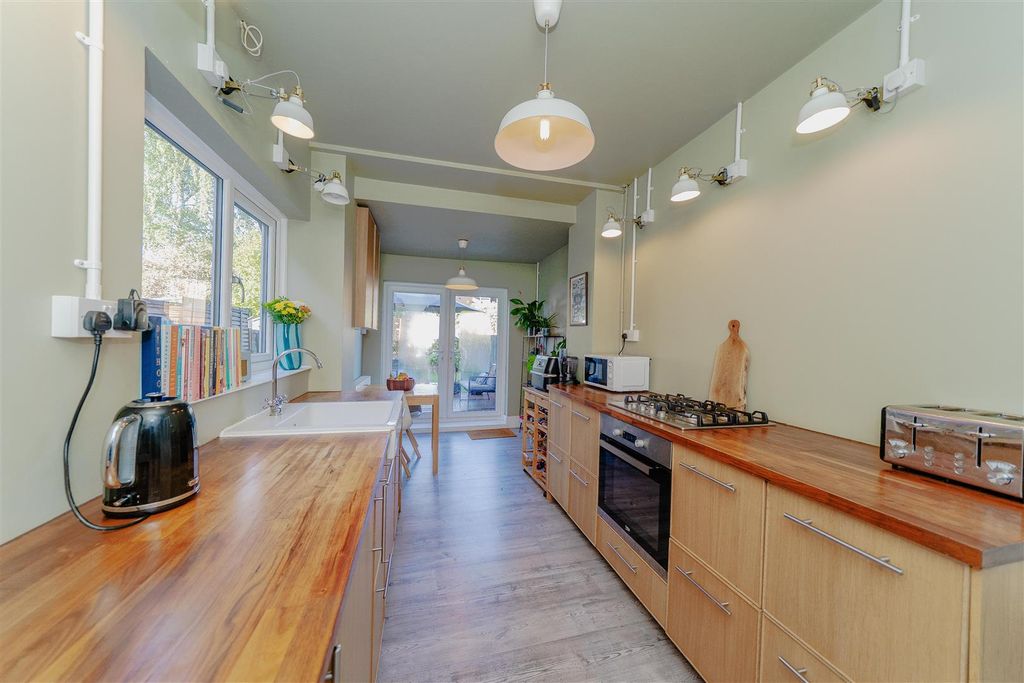 Property photo 3 of 22 Dining Kitchen