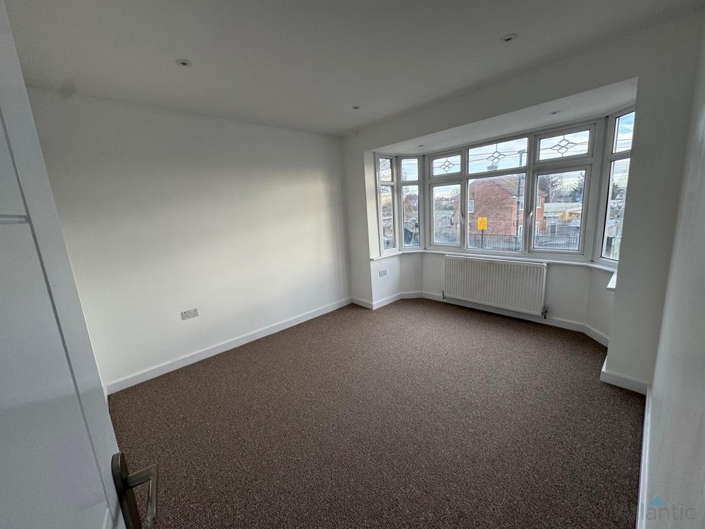 Property photo 3 of 9 Gallery