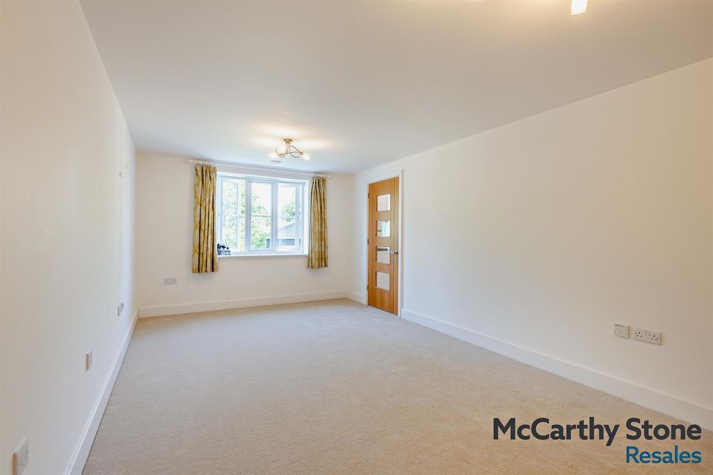 Property photo 2 of 26 8675849-Interior13-800.Jpg