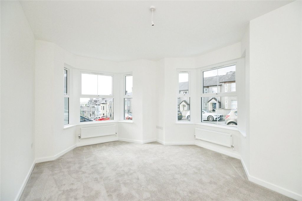 Property photo 3 of 28 Picture No. 33