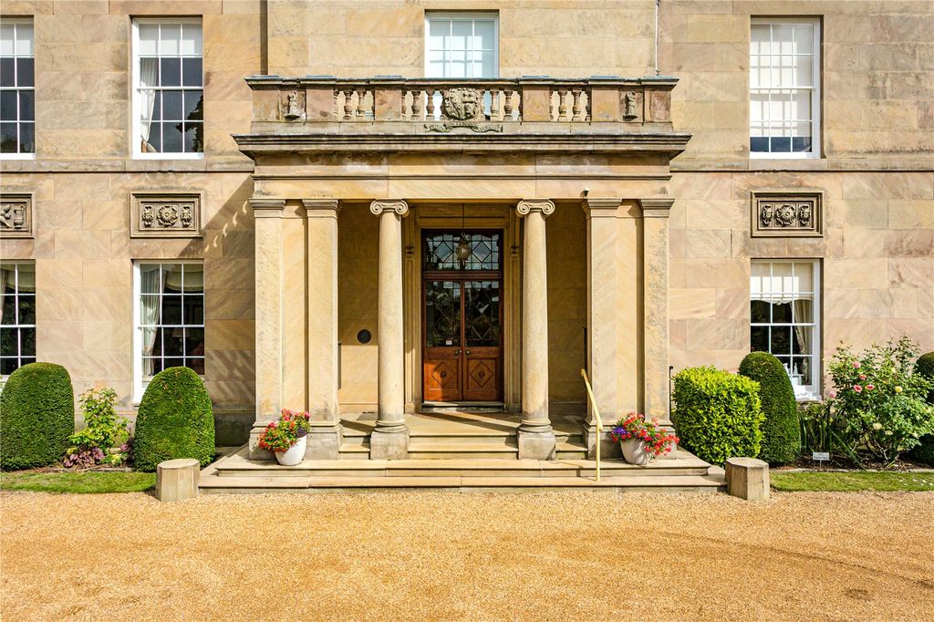Property photo 1 of 19 Enterance