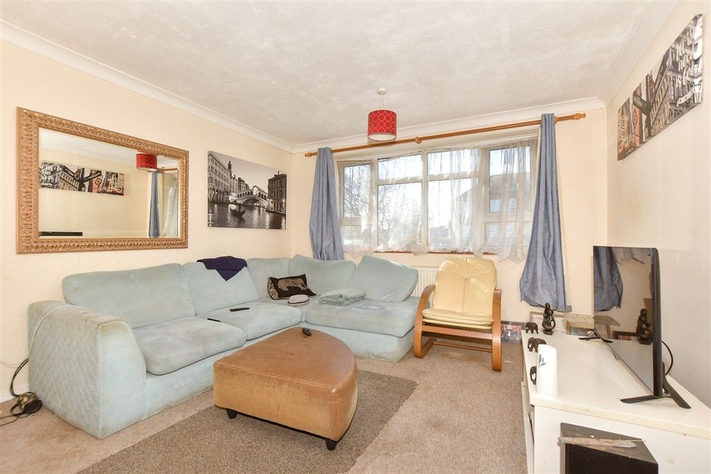 Property photo 3 of 13 Lounge