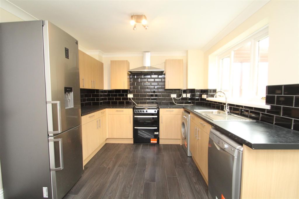 Property photo 2 of 10 Kitchen 2.Jpg