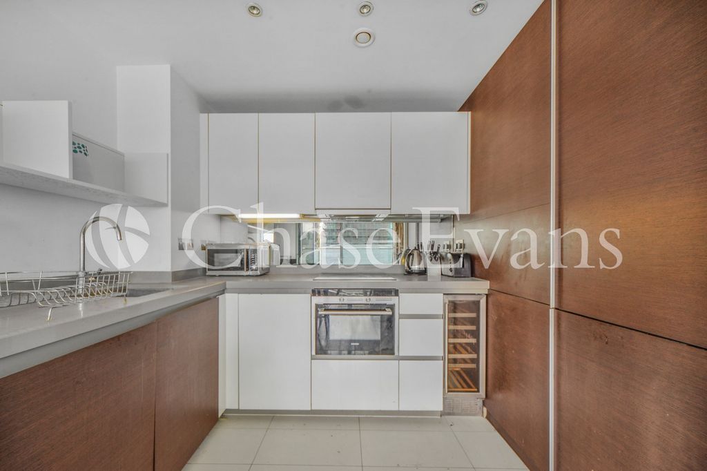 Property photo 3 of 16 Kitchen