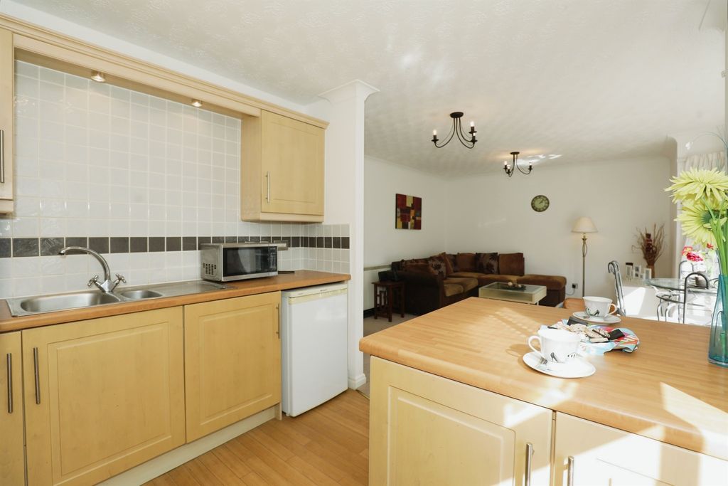 Additional image 4 of 2 bed flat for saleBlakemere Drive, Northwich CW9