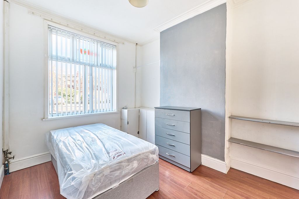 Property photo 3 of 25