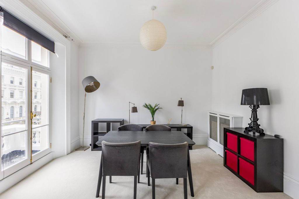 Property photo 3 of 22 Living Room